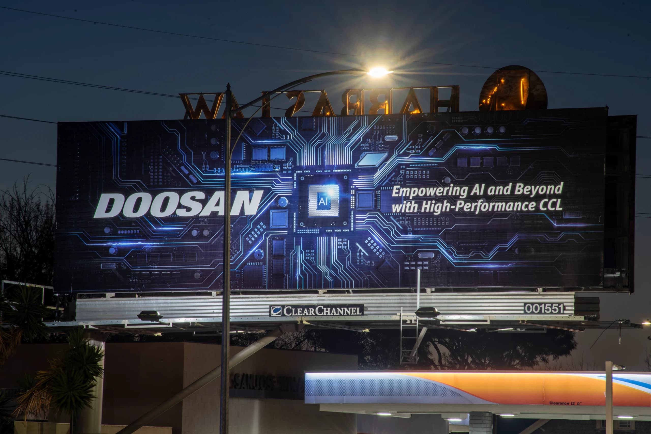 Why Billboards Still Lead the USA OOH Market