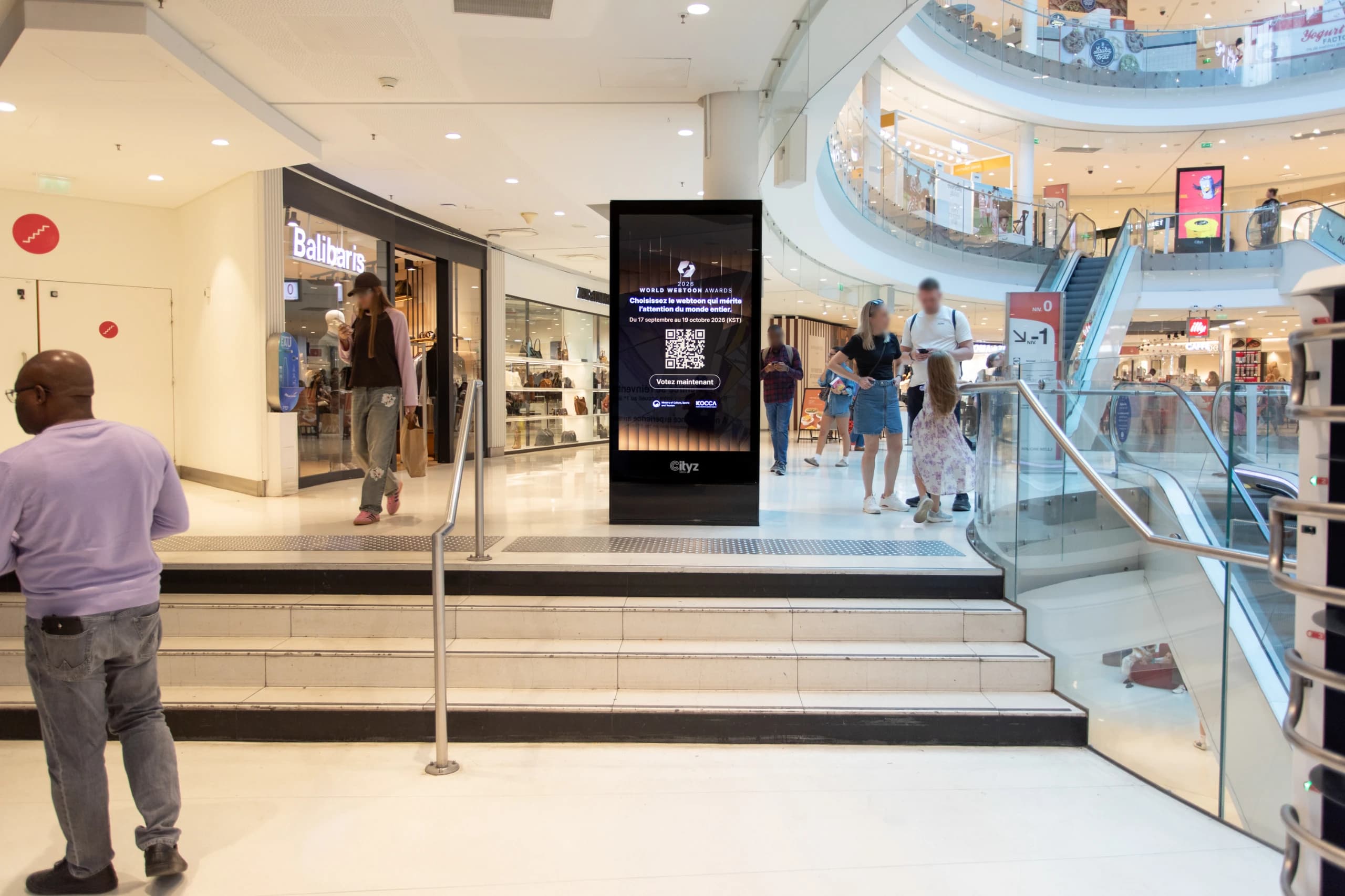 How Does Digital OOH Work in France?