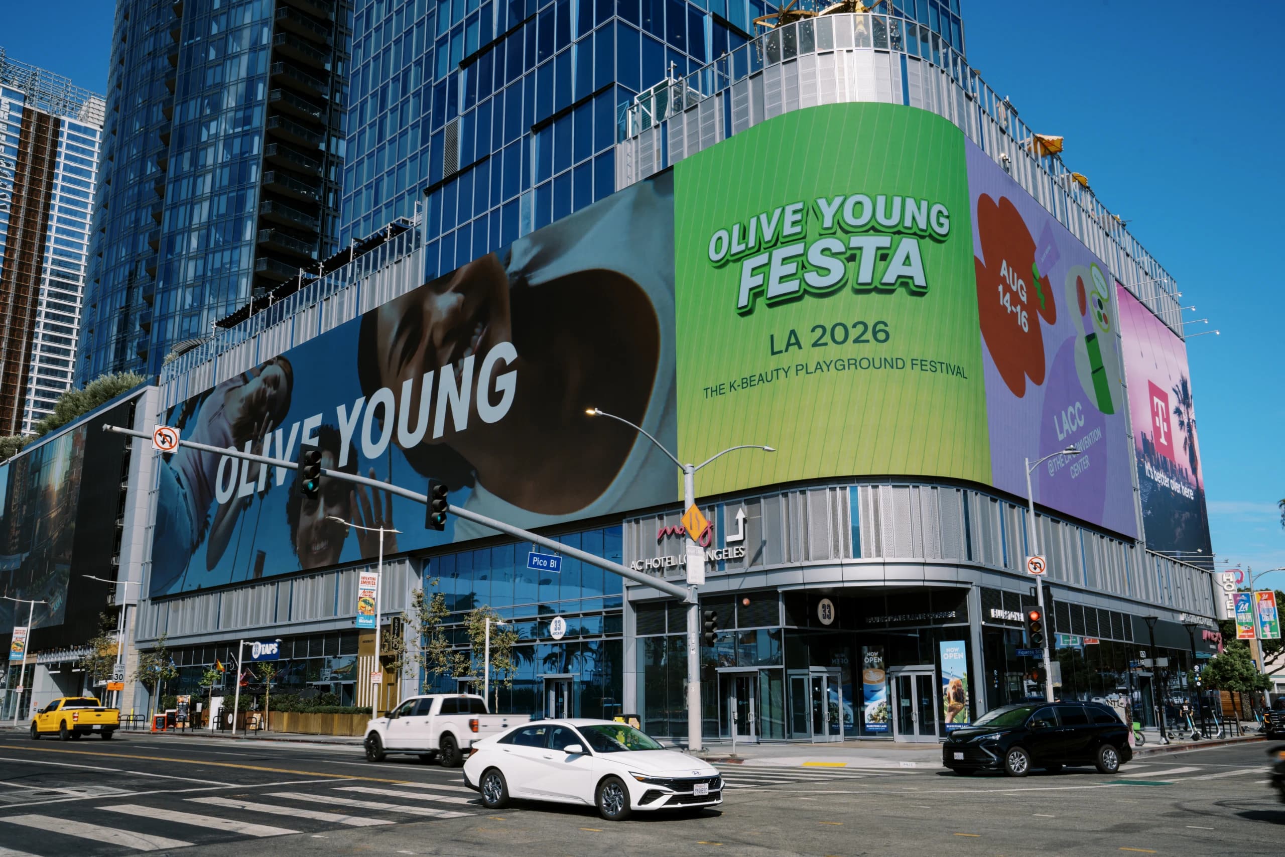 Why Pair a Large-Format Digital Billboard with an Offline Event?